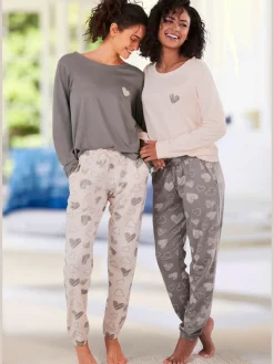 2 pyjamas avec imprimé cœurs