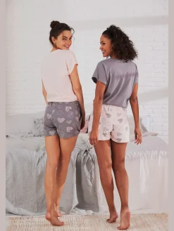 2 pyjamas courts avec imprimé cœurs