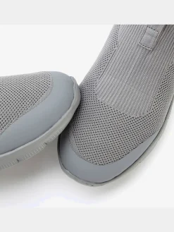 Baskets chaussures en textile et chaussures en tissu à enfiler grâce à la matière extensible