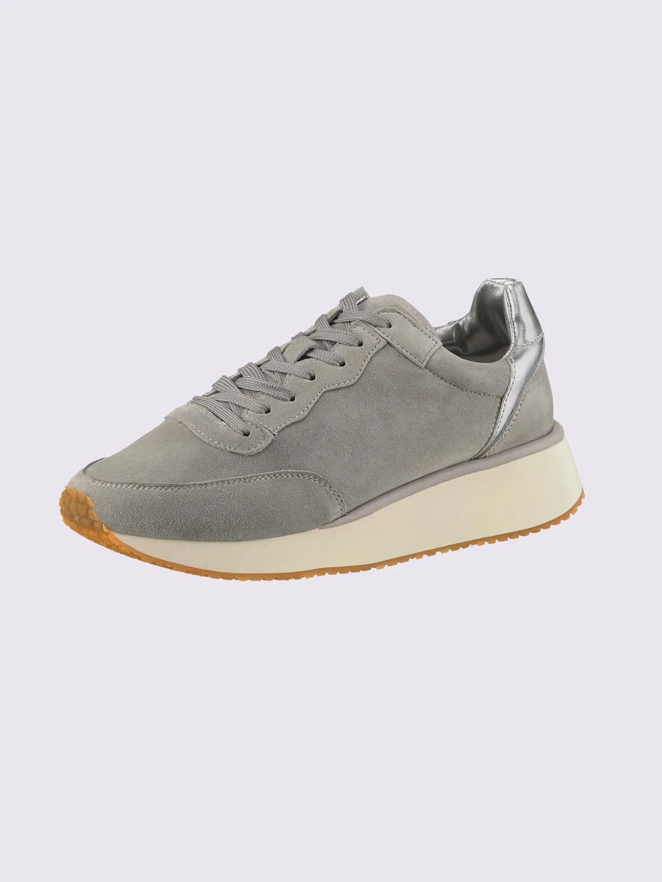 Baskets cuir velours de vache.