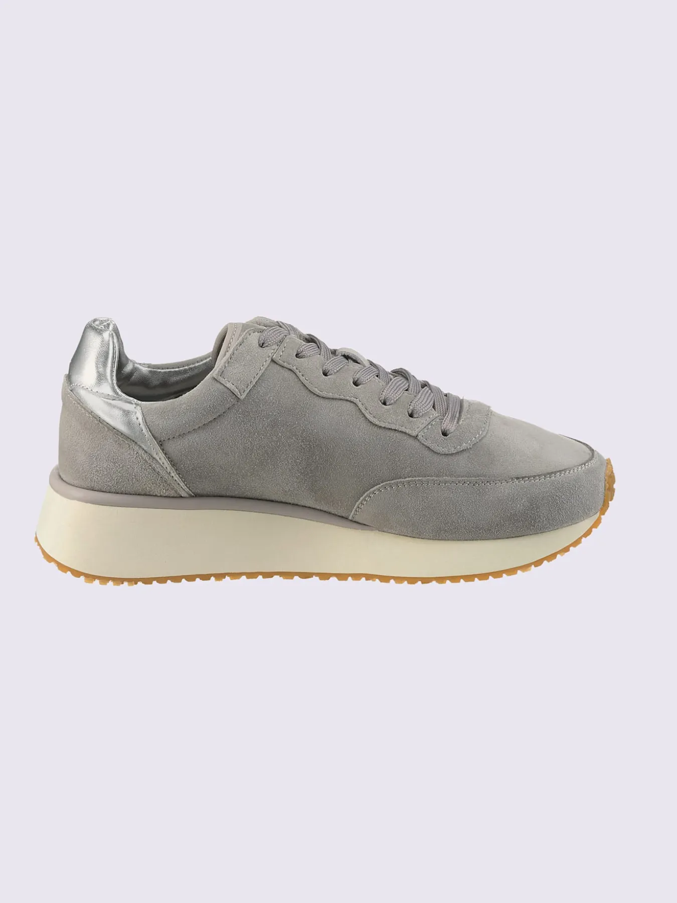 Baskets cuir velours de vache.