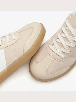 Baskets design tendance et sportif