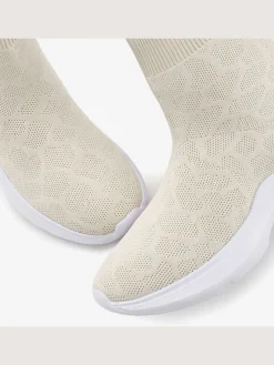 Baskets les bottines chaussettes s'adaptent parfaitement au pied
