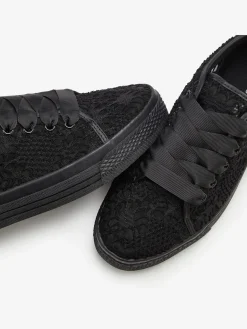 Baskets sneakers avec dentelle tendance et semelle compensée légère