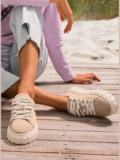 Baskets sneakers avec semelle chunky tendance en cuir velours de qualité