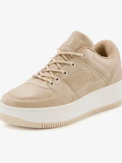 Baskets sneakers modernes avec semelle compensée légère