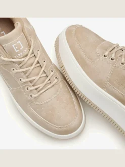 Baskets sneakers modernes avec semelle compensée légère