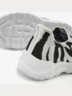 Baskets sneakers qui épousent parfaitement le pied grâce à la matière textile douce