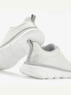 Baskets sneakers sportives et confortables avec talon légèrement rembourré et semelle ultra-légère