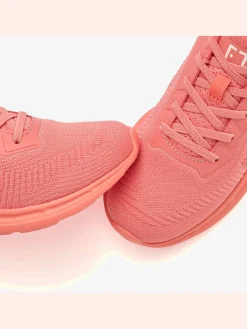 Baskets sneakers sportives et légères à enfiler, très confortables grâce au talon légèrement rembourré