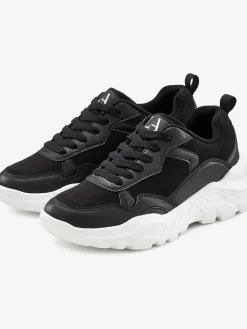 Baskets talon légèrement compensé au style chunky tendance