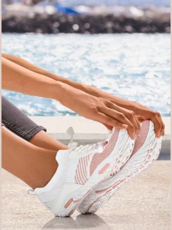 Baskets très agréables à porter grâce à la semelle flexible et ultra-légère, qui vous donne l'impression de marcher pieds nus