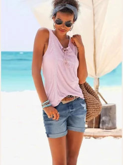 Bermuda en jean aspect usé, aspect légèrement déchiré