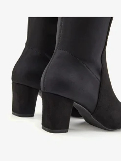 Bottes avec empiècement extensible tendance. hauteur du talon env. 6 cm
