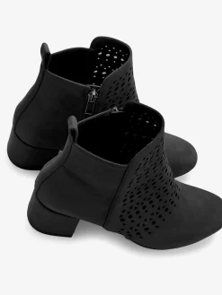 Bottines d'été à découpes tendance et talon bottier