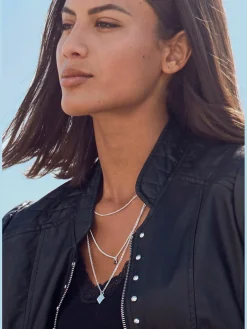 Chaîne avec pendentif collier à plusieurs rangs