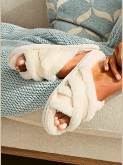 Chaussons bande croisée raffinée