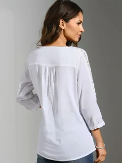 Chemisier ajouré et broderie
