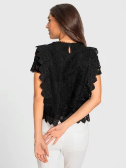 Chemisier en coton avec différents motifs de dentelle