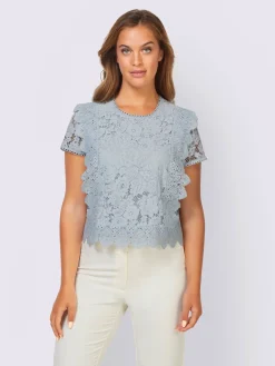 Chemisier en coton avec différents motifs de dentelle