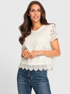 Chemisier en coton avec différents motifs de dentelle