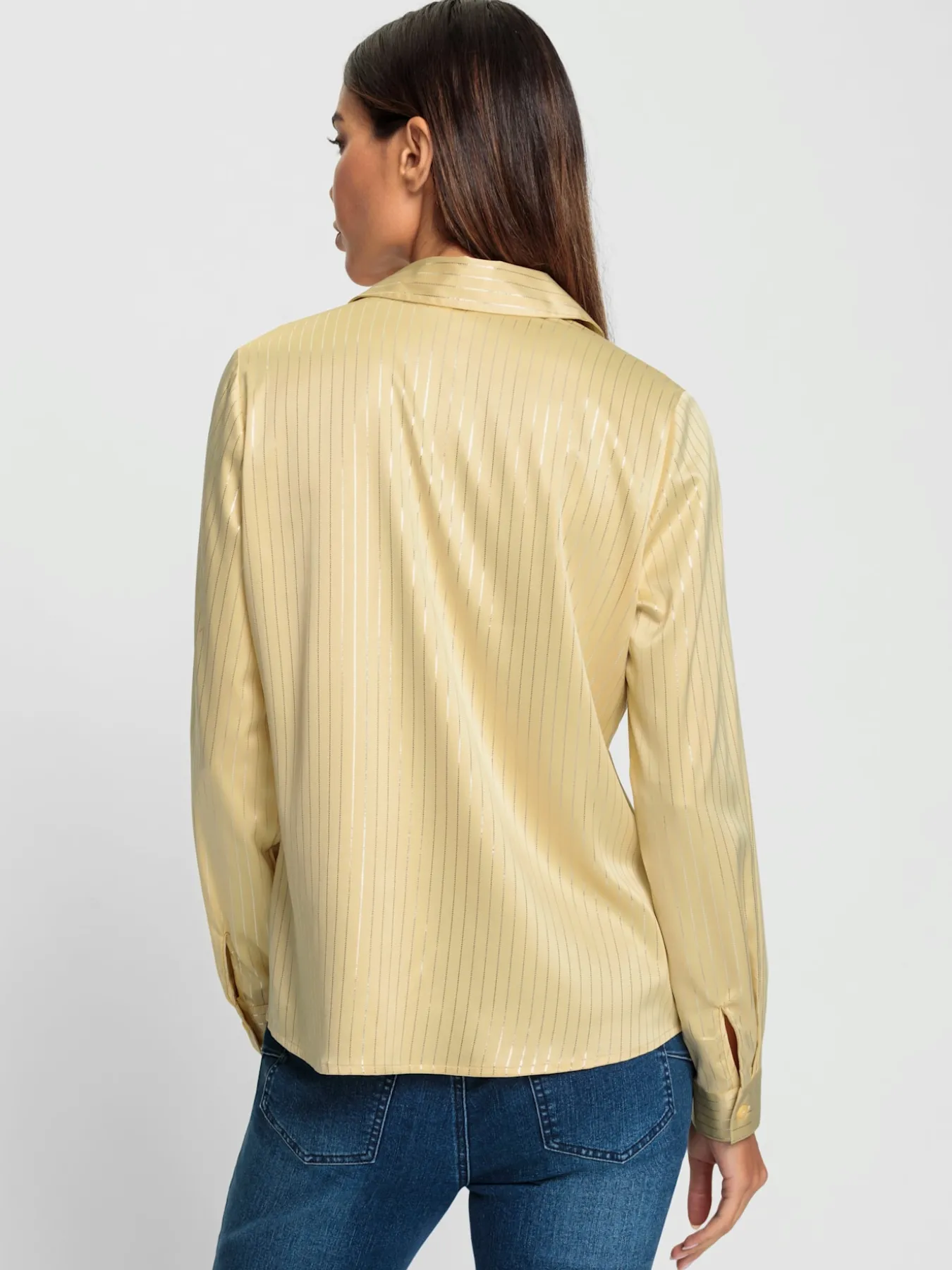 Chemisier en satin fines rayures couleur argent