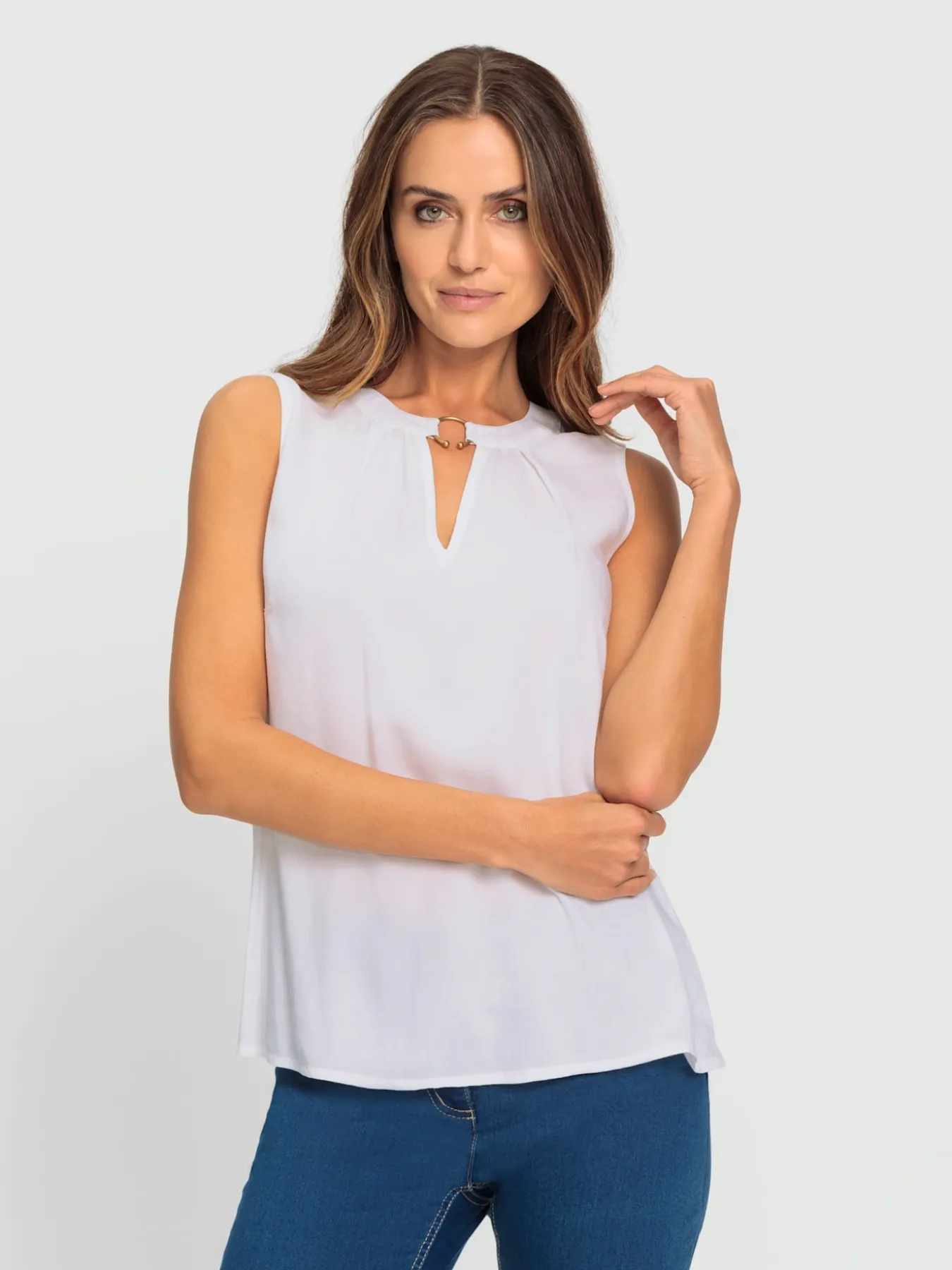 Chemisier sans manches encolure ronde avec v ouvert et détail fantaisie couleur or