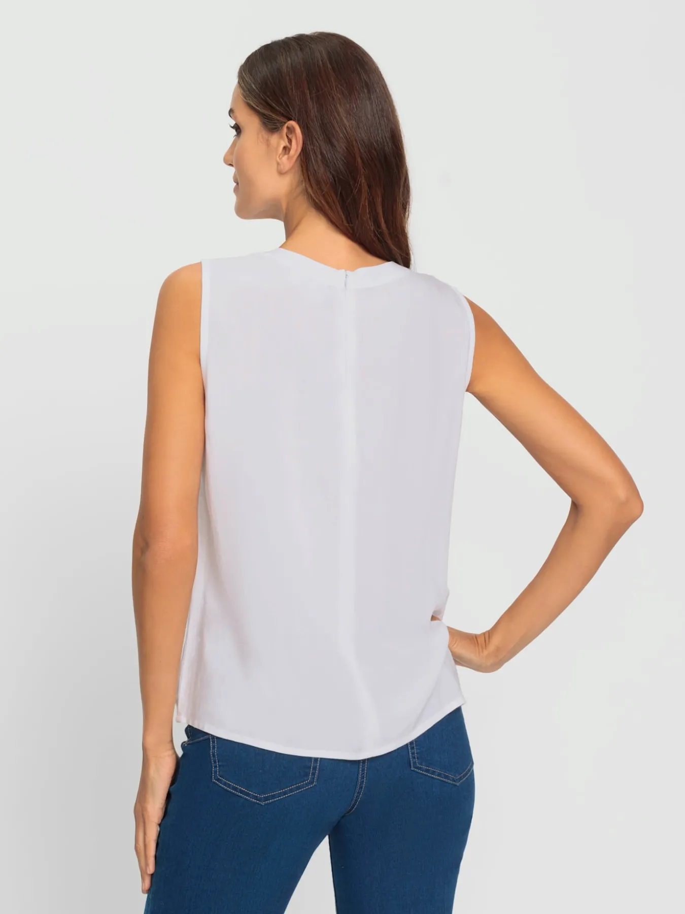 Chemisier sans manches encolure ronde avec v ouvert et détail fantaisie couleur or