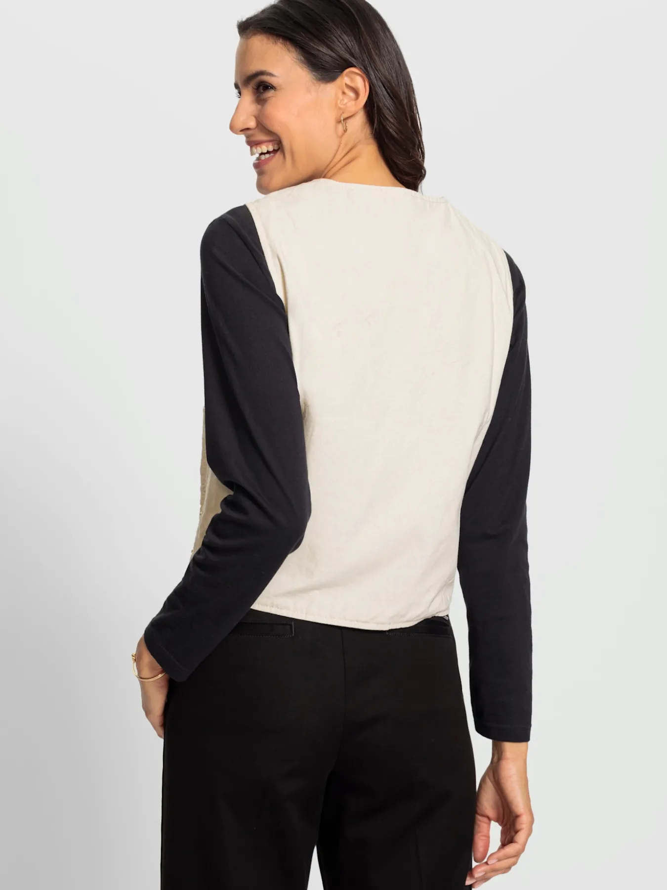 Gilet en jean jolie broderie florale avec perles décoratives