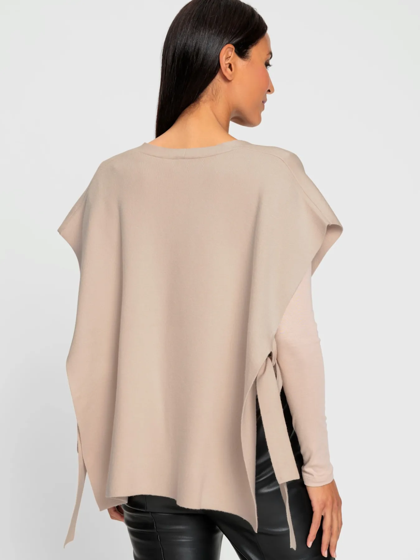 Gilet en tricot fentes latérales originales avec liens à nouer