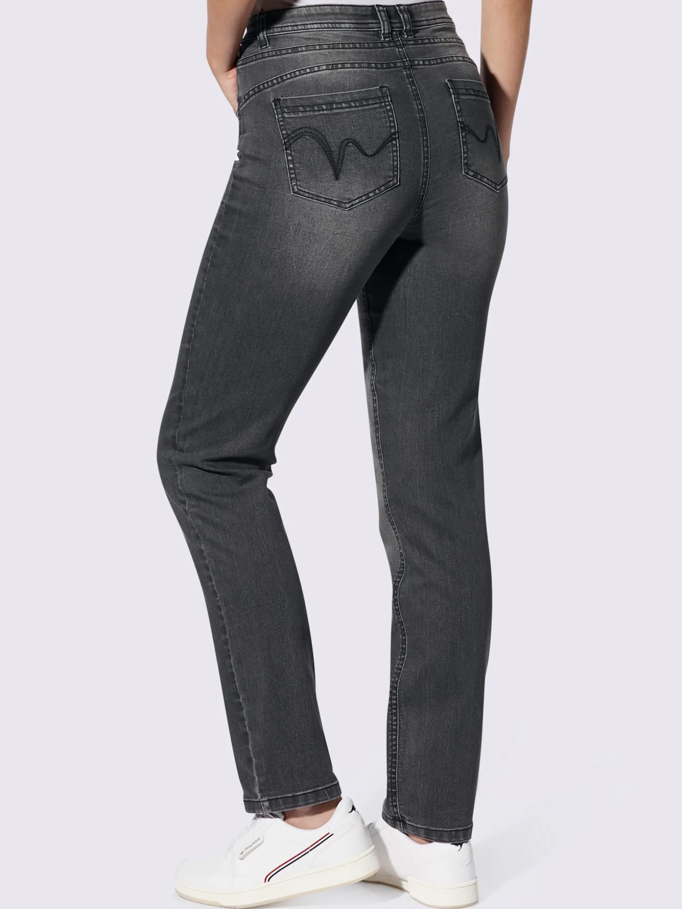 Jean 5 poches couture latérale avancée pour un effet affinant