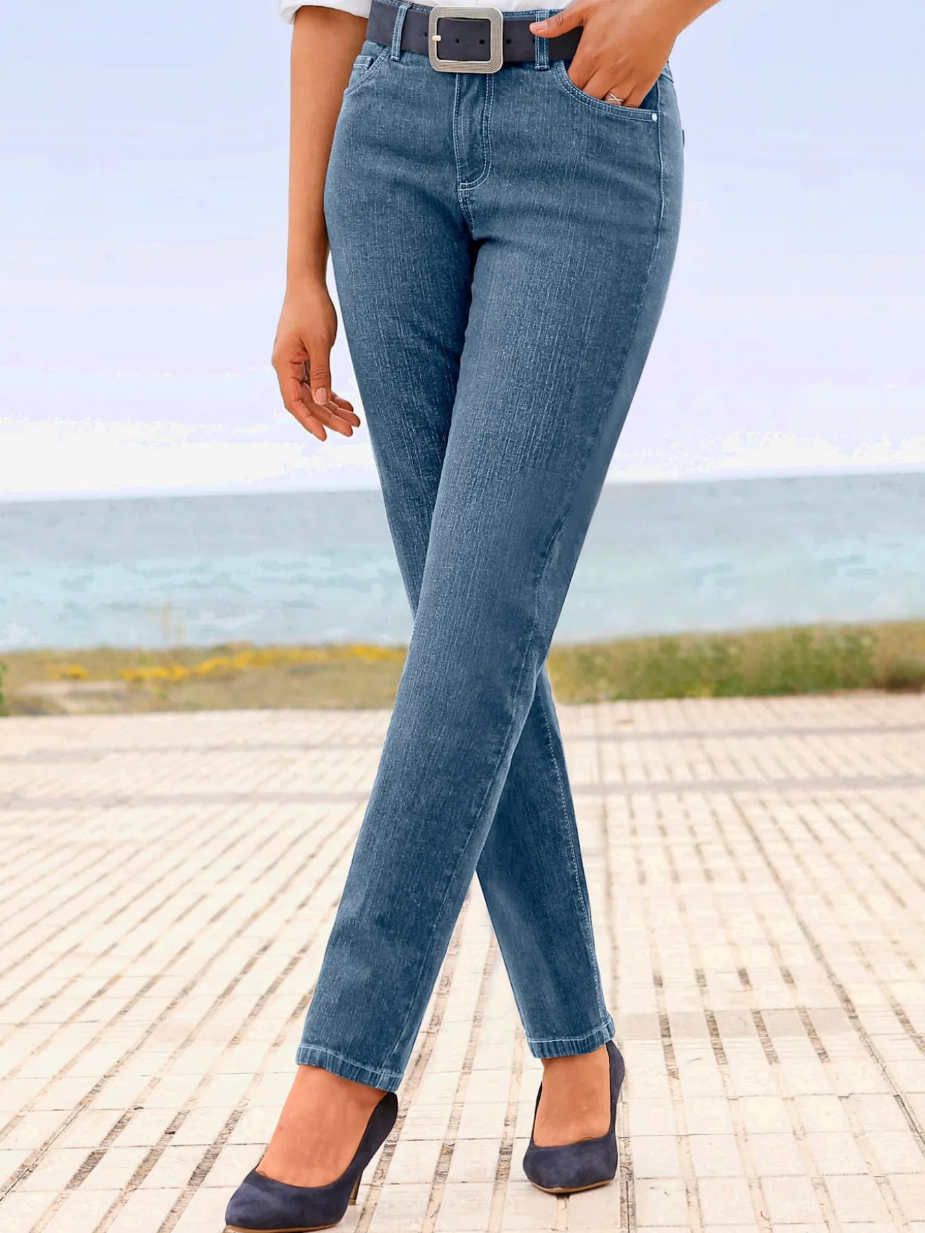 Jean 5 poches qualité coton extensible indéformable