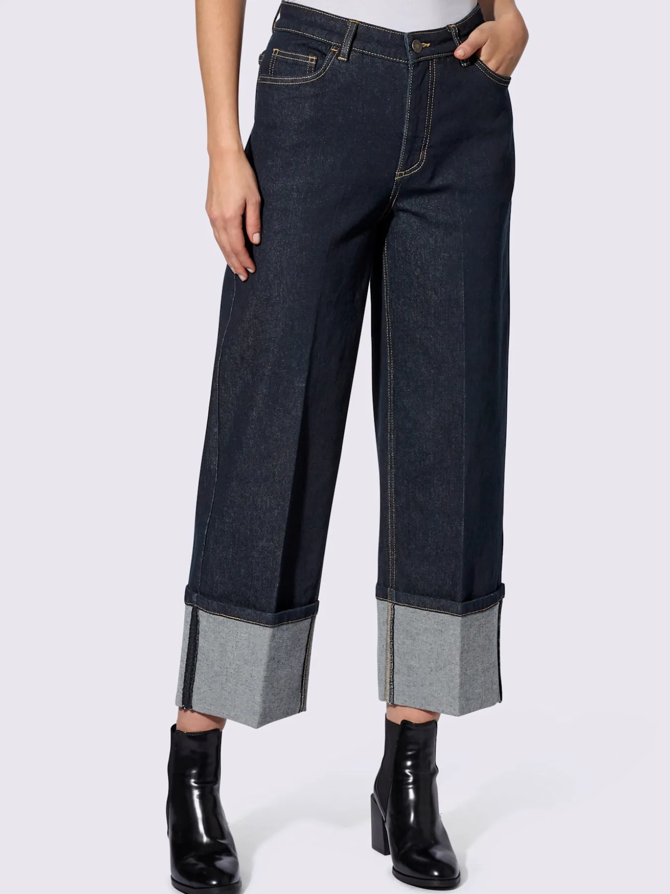 Jean extensible finition des jambes avec revers