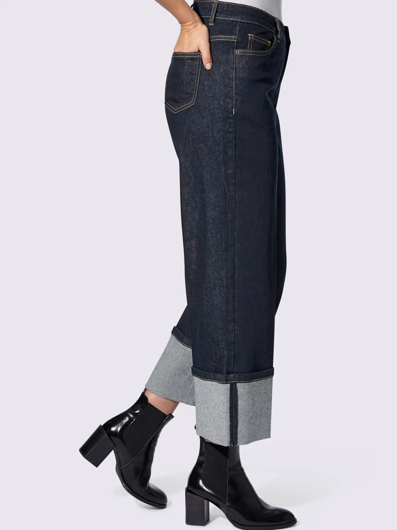 Jean extensible finition des jambes avec revers