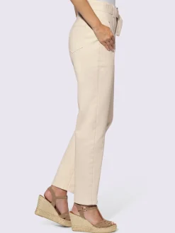 Jean livré avec ceinture