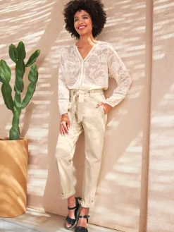 Jean livré avec ceinture