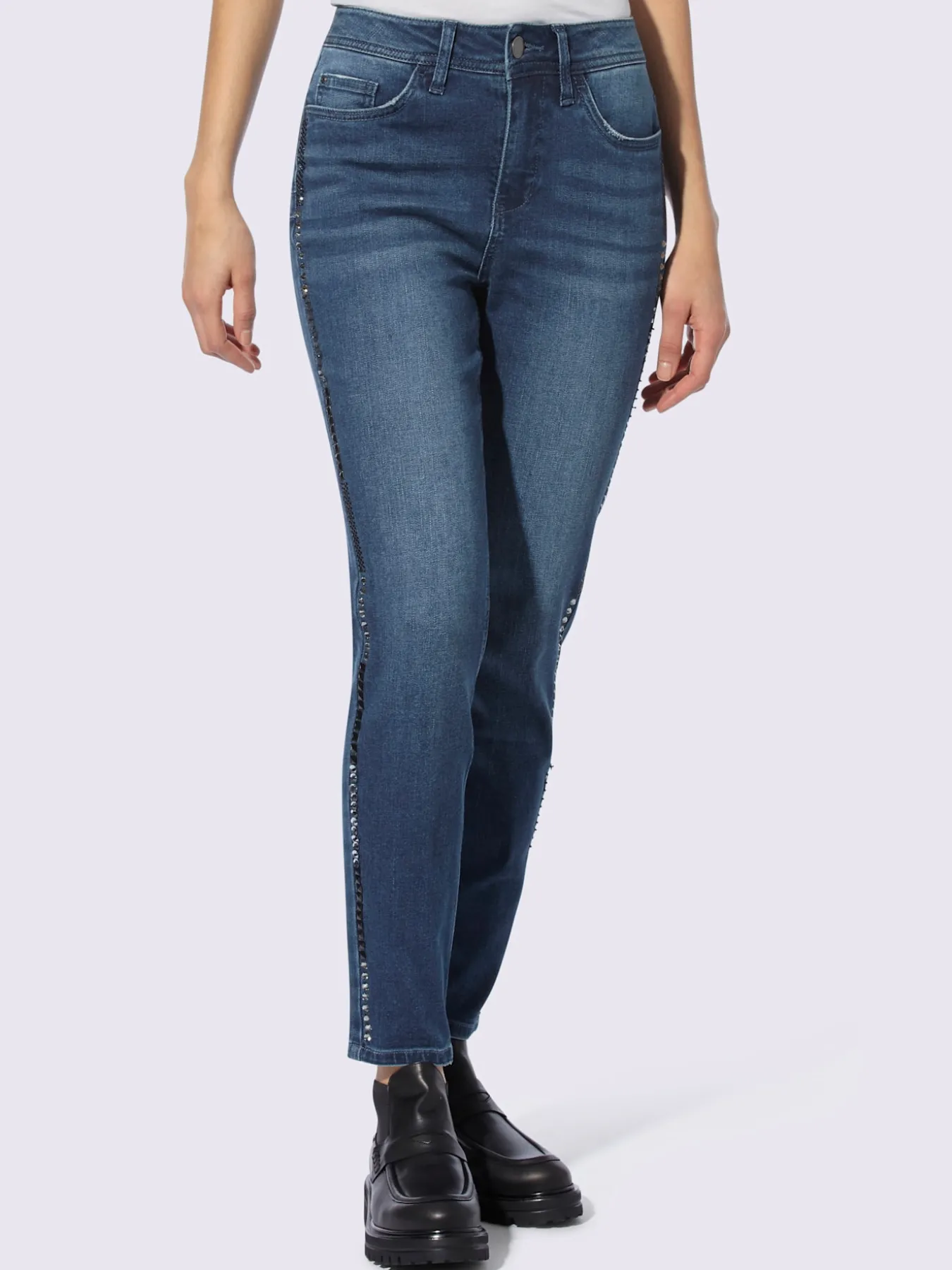 Jean push-up rivets décoratifs tendance le long des coutures latérales