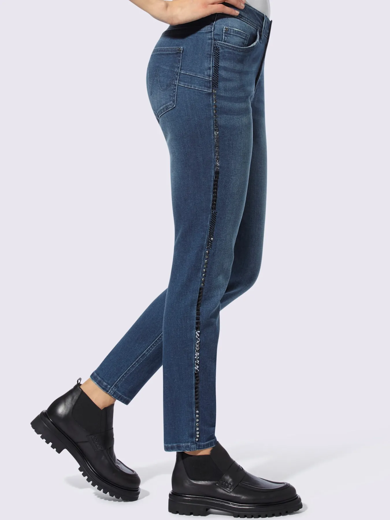 Jean push-up rivets décoratifs tendance le long des coutures latérales