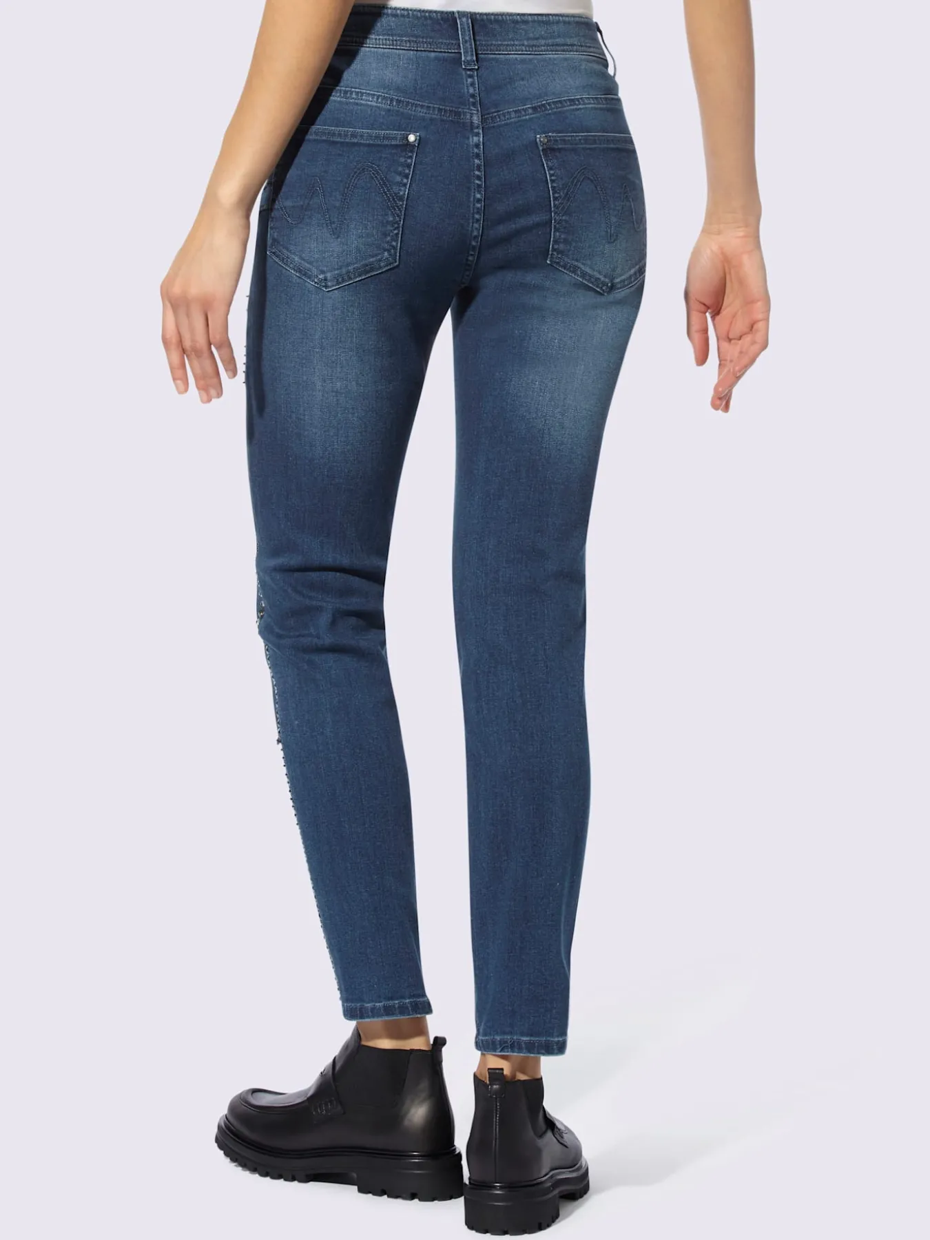 Jean push-up rivets décoratifs tendance le long des coutures latérales