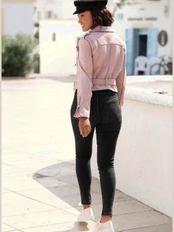 Jean taille haute coupe étroite