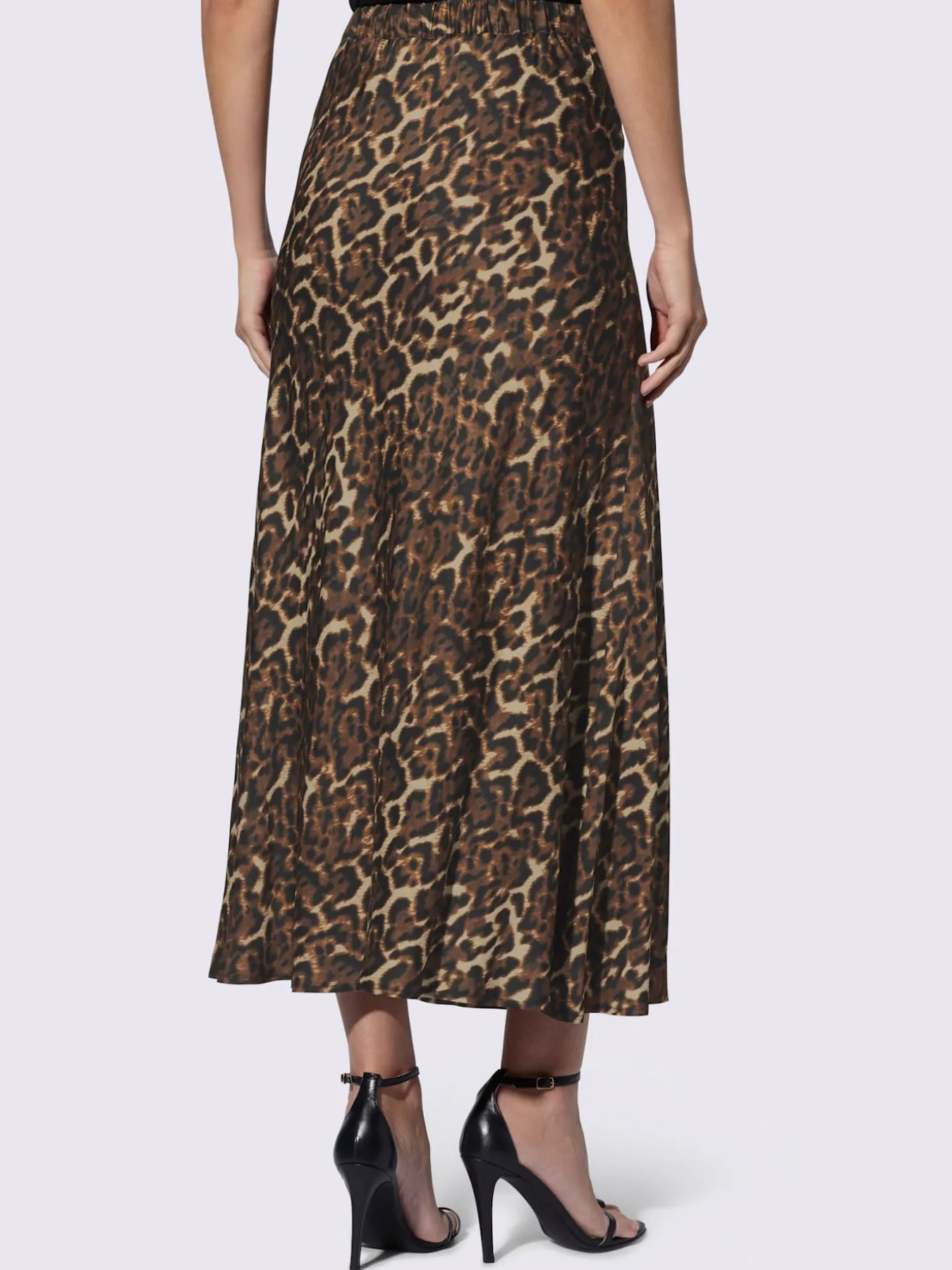 Jupe en satin joli motif léopard