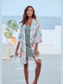 Kimono avec tresses comme ceinture à nouer