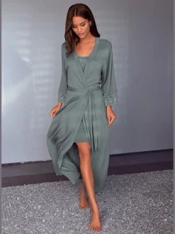 Élégant kimono maxi avec détails en dentelle