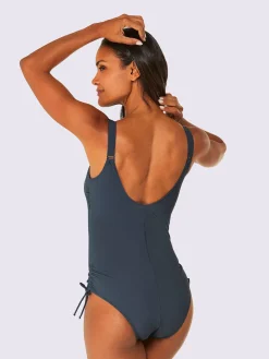 Maillot de bain bon. b, c, d, e