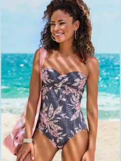 Maillot de bain design floral avec éléments graphiques