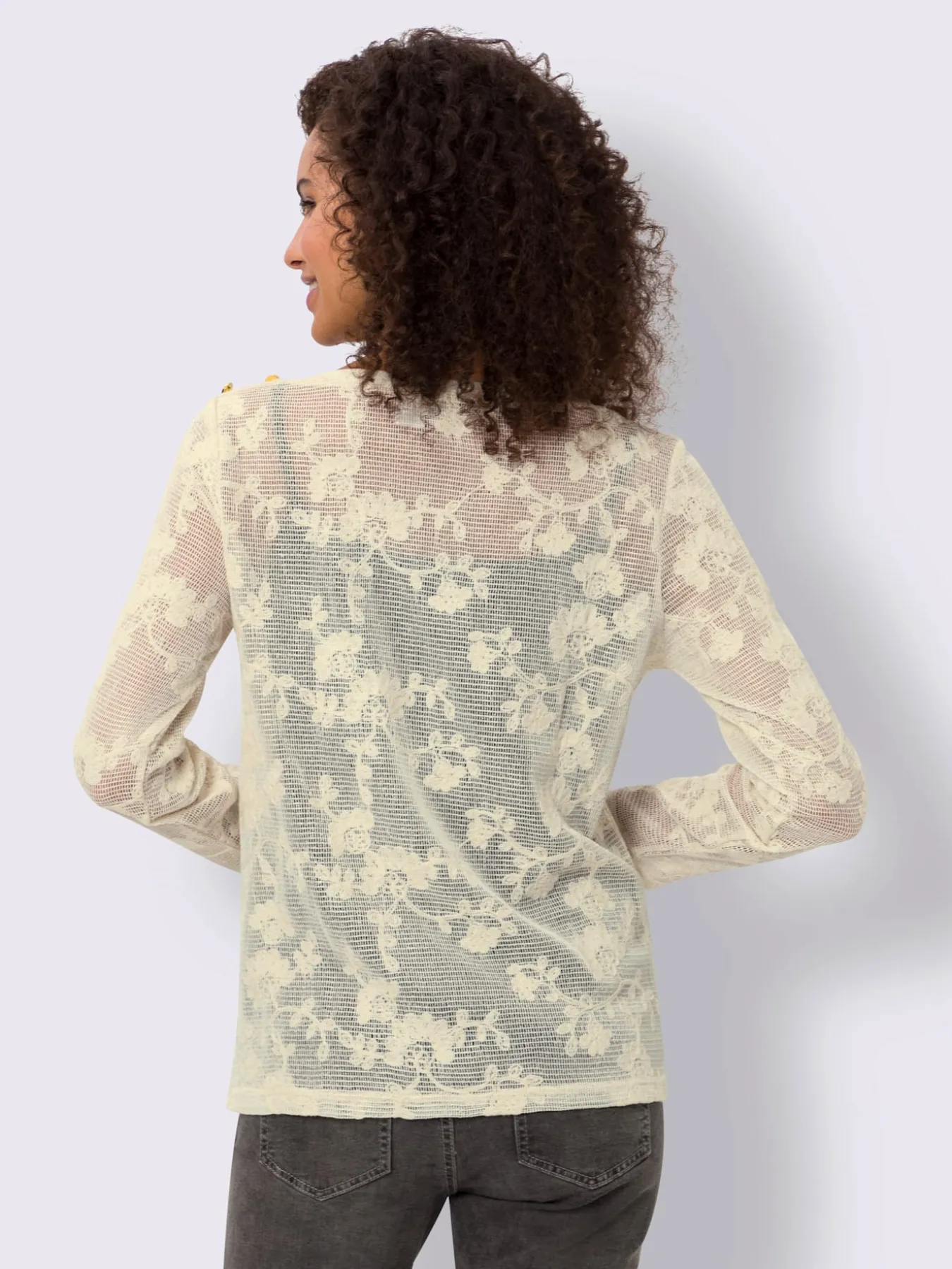 Manches longues tout en dentelle