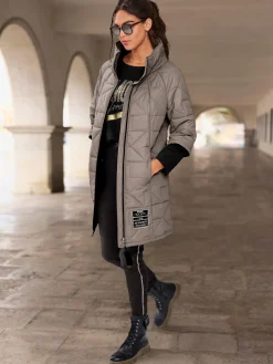 Manteau court pièce décorative devant