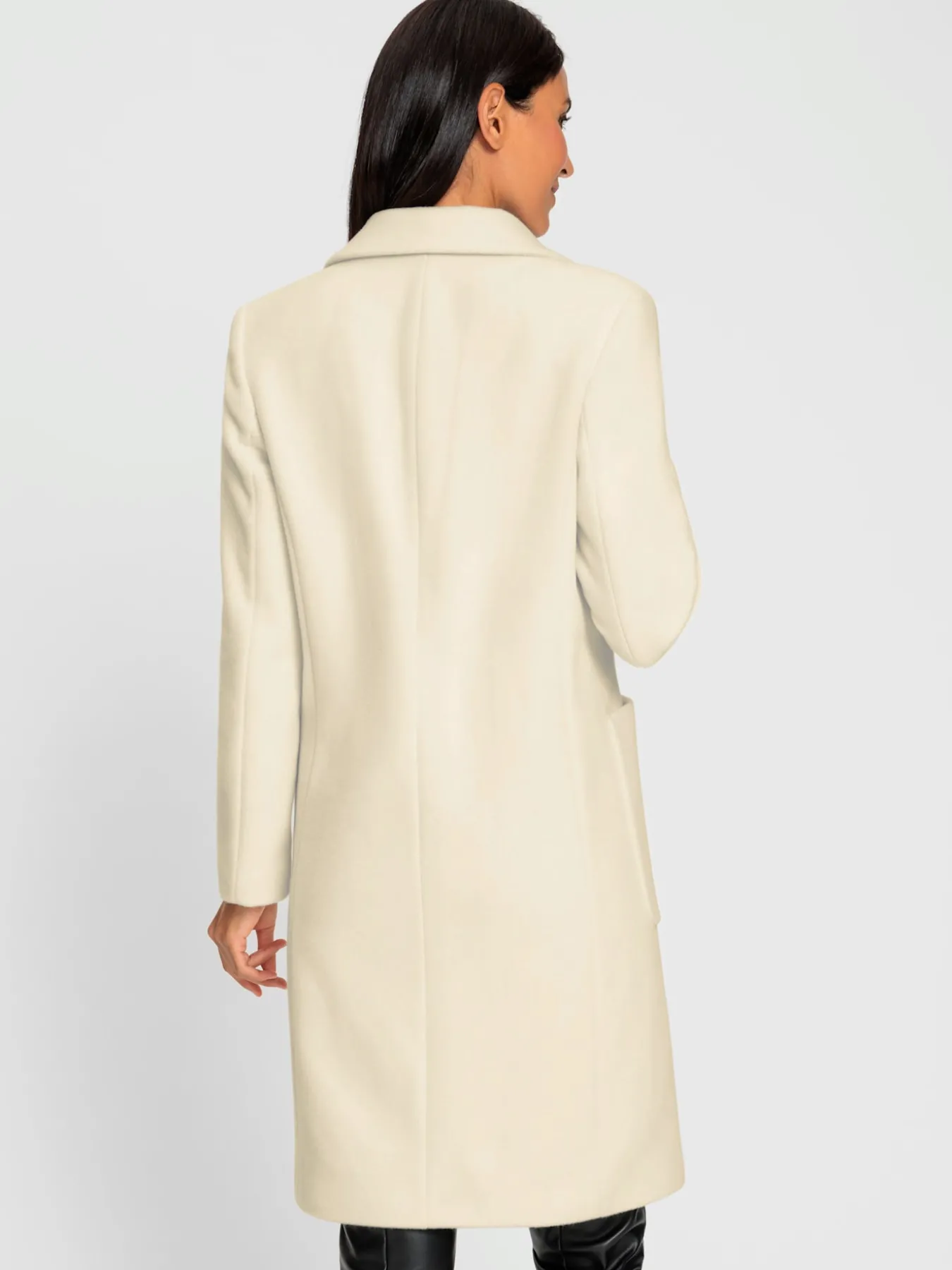 Manteau court poches plaquées spacieuses