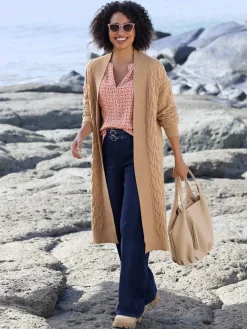 Manteau en tricot superbe motif torsadé