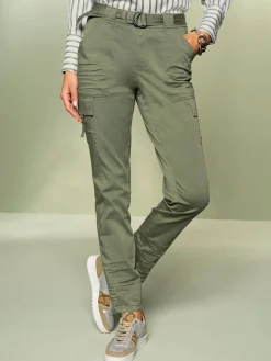 Pantalon cargo livré avec ceinture